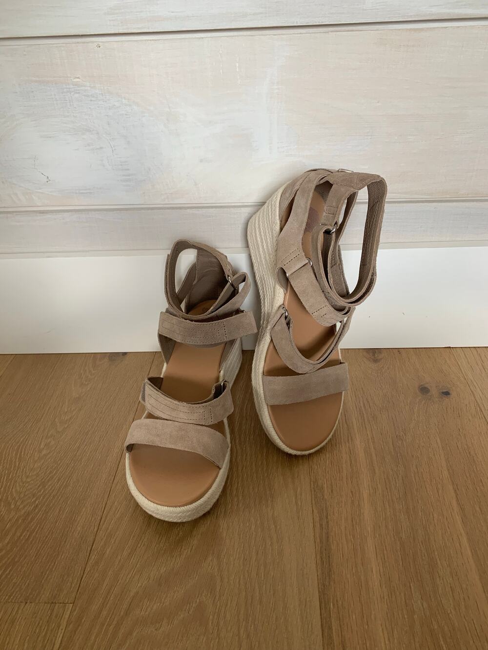 Sorel Cameron Wedge multi-strap Women’s tan taupe leather sandals size 10